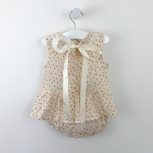 The back detail on our bloomer set is so pretty with a beautiful bow tie at the back and two button fastenings. Pretty bloomers match in a beautiful rose print. Perfect gift for baby girls and toddlers up to 2 years.