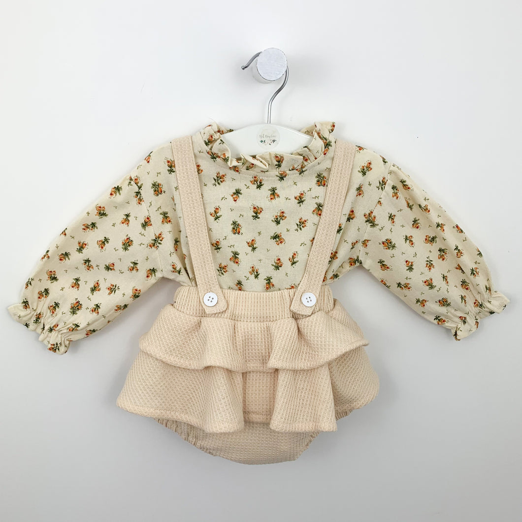 Our dreamy bloomer set for girls is perfect for baby girls and toddlers. Co mplete with a floral shirt that buttons down the centre back and a dungaree style bloomers with detachable straps. The shirt feautes the prettiest floral print. A girls outfit for ages 0-24 months.