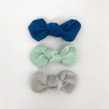 Load image into Gallery viewer, Baby girls hair clips in a pack of three. Variety of colours available. Toddler hair clips. Exclusive to Bel Bambini baby boutique.
