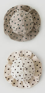 Our cotton sunhats for babies and toddlers are available in Ivory or taupe. Sizes 0-24 months. Perfect summer hat for baby boys and baby girls. Floppy sunhats made from 100% cotton.