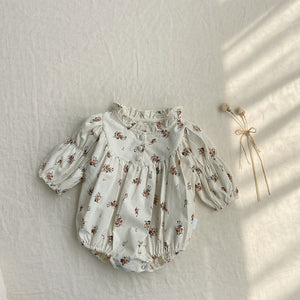 Girls collection with ivory base nd autumn florals, this romper is a must have outfit exclusive to Bel bambini boutique. Shop our baby and toddler clothing online oday ad get free shipping when you spend £80.