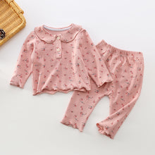 Load image into Gallery viewer, Baby girls flower print two piece set in pink floral. Available exclusively at Bel Bambini baby clothing boutique.