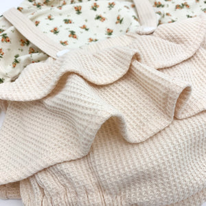 Girls frilly bloomers in a beautiful soft waffle fabrications. Available in cream or mocha, this girls set is perfect for stylish little girls. 0-6m, 6-9m, 9-12m, 12-18m, 18-24m. Shop our girls clothing collection for babies and toddlers at Bel Bambini baby boutique.