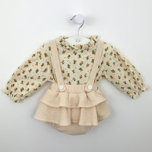 Our dreamy bloomer set for girls is perfect for baby girls and toddlers. Co mplete with a floral shirt that buttons down the centre back and a dungaree style bloomers with detachable straps. The shirt feautes the prettiest floral print. A girls outfit for ages 0-24 months.