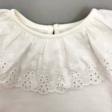 Load image into Gallery viewer, Detail shot of the lace trim on our Bel Bambini baby girls summer Tee