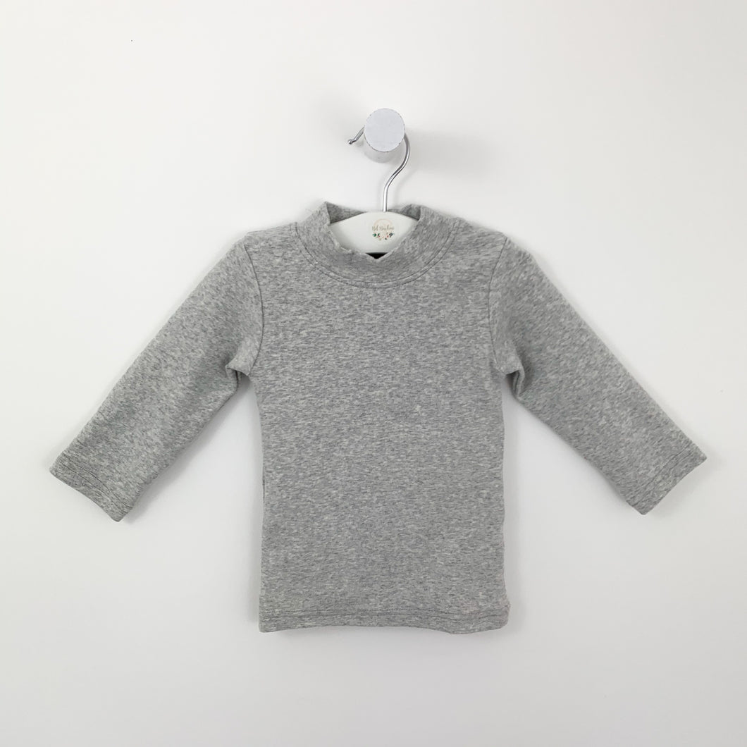 Baby boys longline sweater available in 0-24 months. Supersoft long sleeve sweater for babies and toddlers. Stylish little sweater perfect for everyday. Boys sweater in grey marl.
