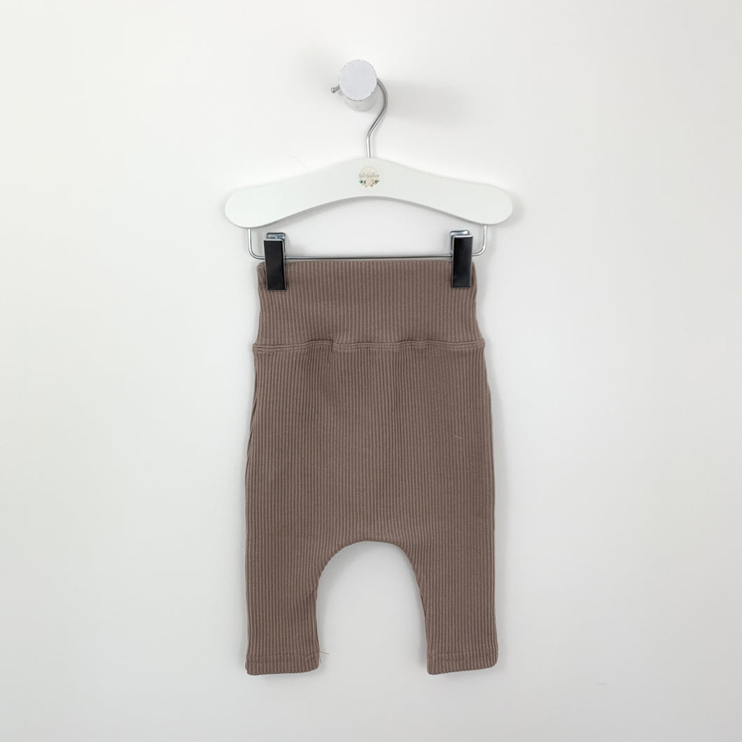 The comfiest rib leggings for baby boys with a double waistband. Made from a supersoft stretchy fabric for extra comfort and everyday wear. 0-24 months.