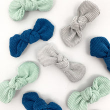 Load image into Gallery viewer, Bel Bambini baby boutique offers a range of baby and toddler clothing and accessories. Our trio of hair clips are gorgeous for little girls. Available in a variety of colours.