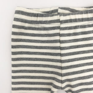 Elasticated waistband makes our grey striped leggings for boys a super comfy fit. Leggings for boys 0-2 years.