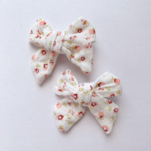 White Floral bow hair clips for girls made in a soft cotton linen fabric, matched perfectly to our girls collection outfits. Exclusive to Bel Bambini baby and toddler boutique.
