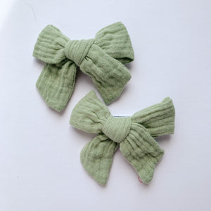Sage Green bow hair clips for girls made in a soft cotton linen fabric, matched perfectly to our girls collection outfits. Exclusive to Bel Bambini baby and toddler boutique.