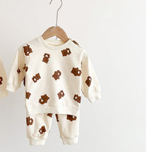 Load image into Gallery viewer, Unisex joggers set in a teddy bear print. 0-6 months, 6-9 months, 9-12 months, 12-18 months, 18-24 months. Toddler stylish clothing at Bel Bambini baby boutique.