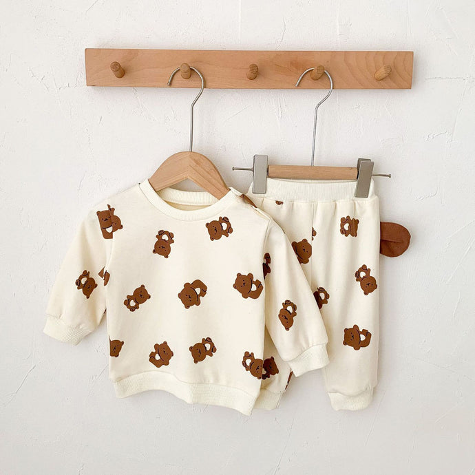 Unisex teddy bear lounge set for babies and toddlers. Sweater and jogging bottoms with a cute teddy bear all over print. Jogger sets for 0-2 years.