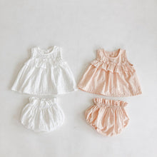 Load image into Gallery viewer, Baby girls summer set. Sleeveless top and bloomers in % cotton. Light and breathable making it perfect for the hot weather. 