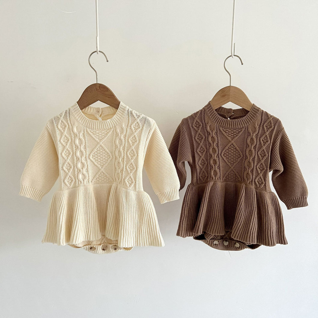 Our girls knitted romper is available in cream or mocha. Perfect essential girls outfit for the autumn winter season. Long sleeves make this warm and cosy. Shop our baby and toddler collections online at Bel Bambini baby boutique.